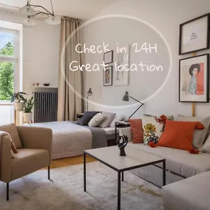 Cozy Old Town Apartament